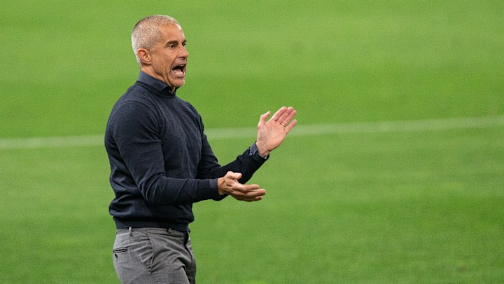 Sylvinho foi 'cornetado' pela Fiel neste sábado